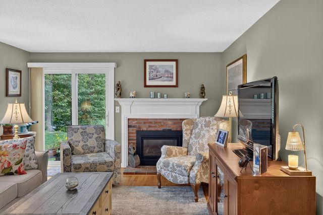 7 Bent Bluff Ln, Yarmouth, MA 02675