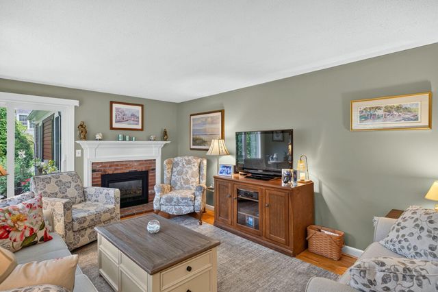 7 Bent Bluff Ln, Yarmouth, MA 02675