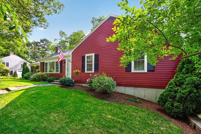 7 Bent Bluff Ln, Yarmouth, MA 02675