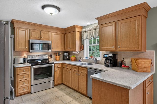 7 Bent Bluff Ln, Yarmouth, MA 02675