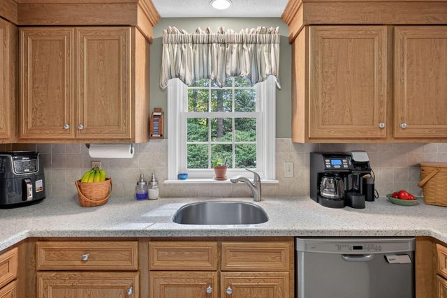 7 Bent Bluff Ln, Yarmouth, MA 02675