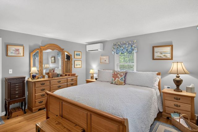 7 Bent Bluff Ln, Yarmouth, MA 02675