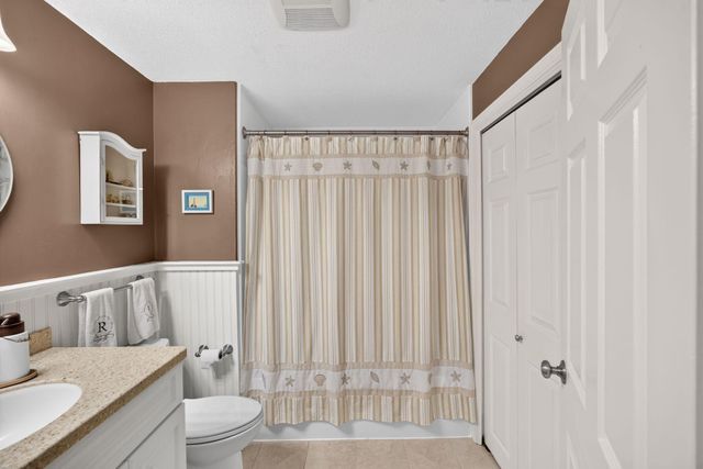 7 Bent Bluff Ln, Yarmouth, MA 02675