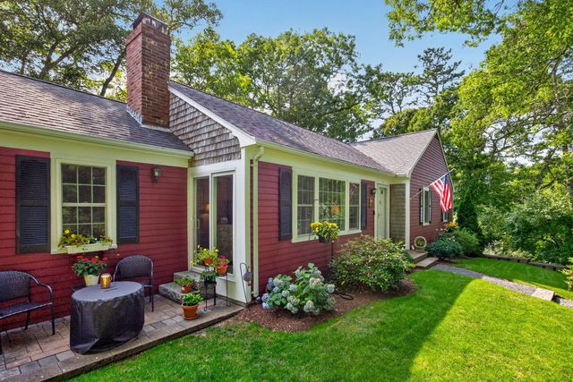 7 Bent Bluff Ln, Yarmouth, MA 02675