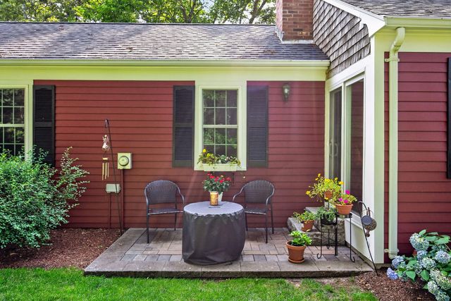 7 Bent Bluff Ln, Yarmouth, MA 02675