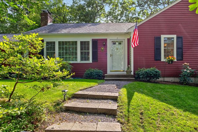7 Bent Bluff Ln, Yarmouth, MA 02675