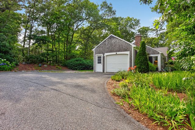 7 Bent Bluff Ln, Yarmouth, MA 02675