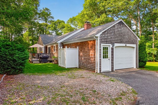 7 Bent Bluff Ln, Yarmouth, MA 02675