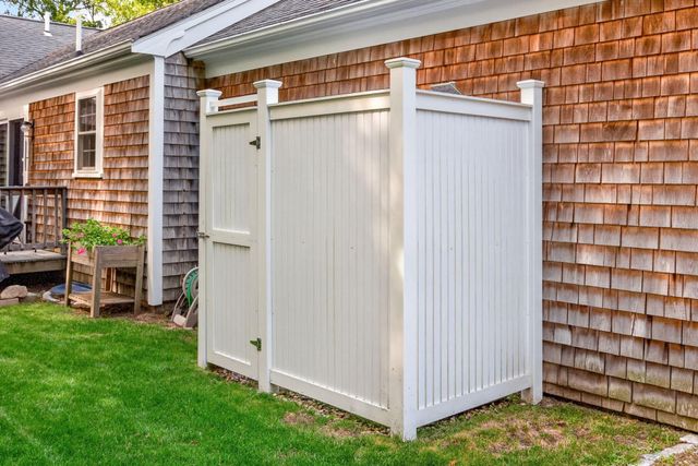7 Bent Bluff Ln, Yarmouth, MA 02675