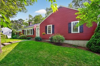 7 Bent Bluff Ln, Yarmouth, MA 02675