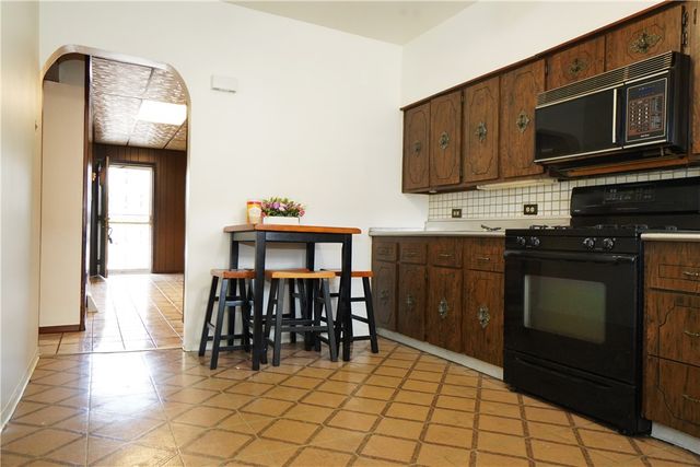 4082 Howley St, Bloomfield, PA 15224