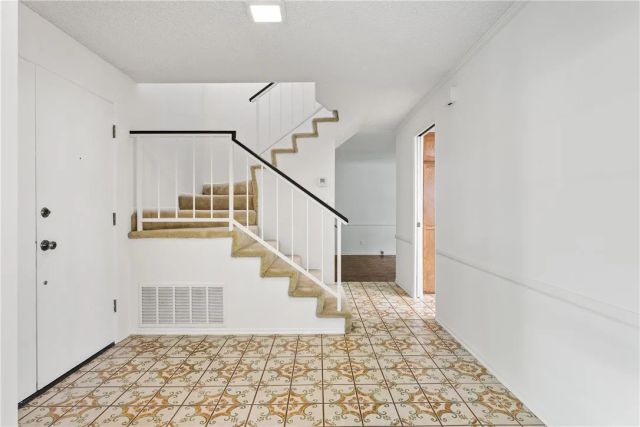 20027 Blythe Street, Winnetka, CA 91306