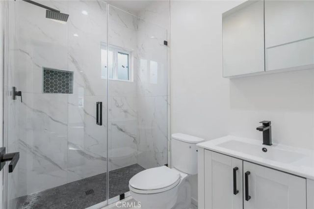 1228 S Dunsmuir, Los Angeles, CA 90019
