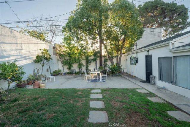 1228 S Dunsmuir, Los Angeles, CA 90019