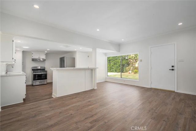 1228 S Dunsmuir, Los Angeles, CA 90019