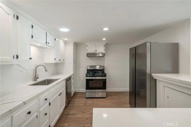 1228 S Dunsmuir, Los Angeles, CA 90019
