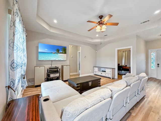 330 Wesley Crowell Rd, Leesville, LA 71446