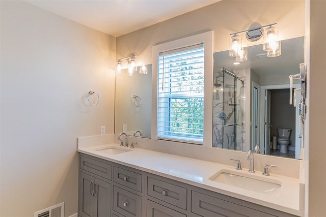 1866 Stratford Lane, Grand Rapids, MI 49534