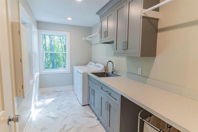 1866 Stratford Lane, Grand Rapids, MI 49534