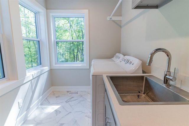 1866 Stratford Lane, Grand Rapids, MI 49534