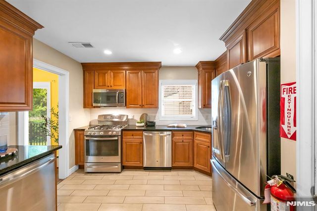 550 Englewood Avenue, Teaneck, NJ 07666