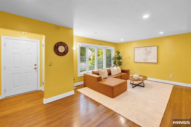 550 Englewood Avenue, Teaneck, NJ 07666
