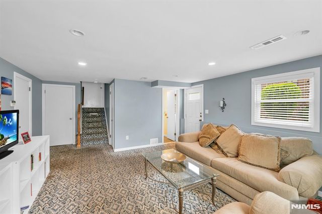550 Englewood Avenue, Teaneck, NJ 07666