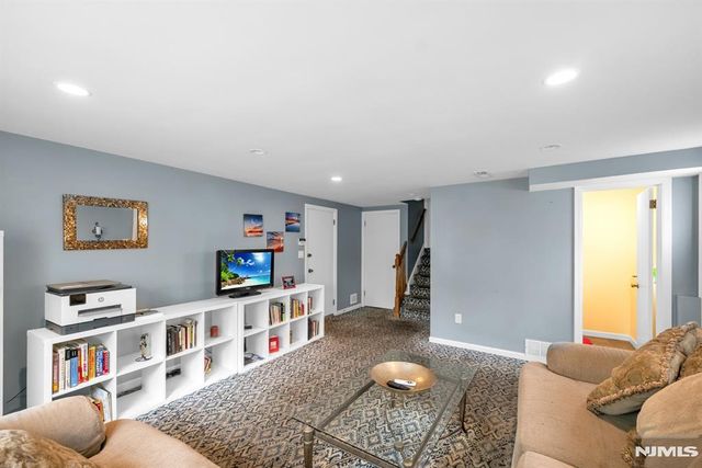 550 Englewood Avenue, Teaneck, NJ 07666