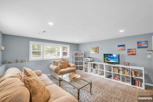 550 Englewood Avenue, Teaneck, NJ 07666