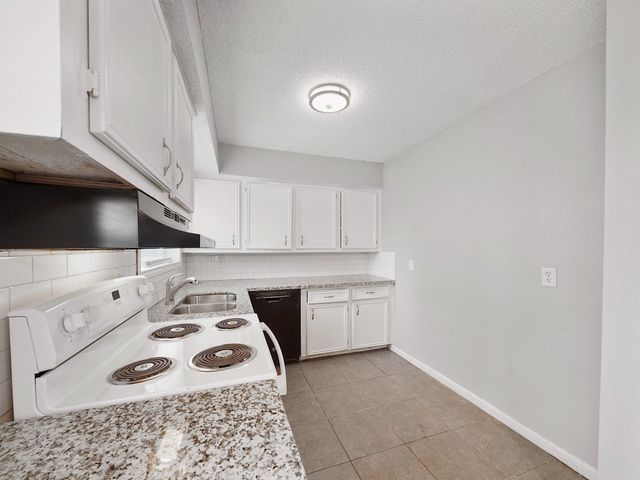 3006 14th Avenue N, Texas City, TX 77590