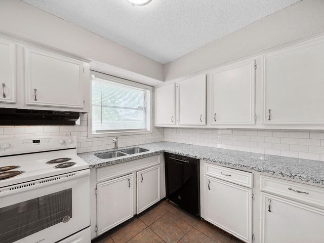 3006 14th Avenue N, Texas City, TX 77590