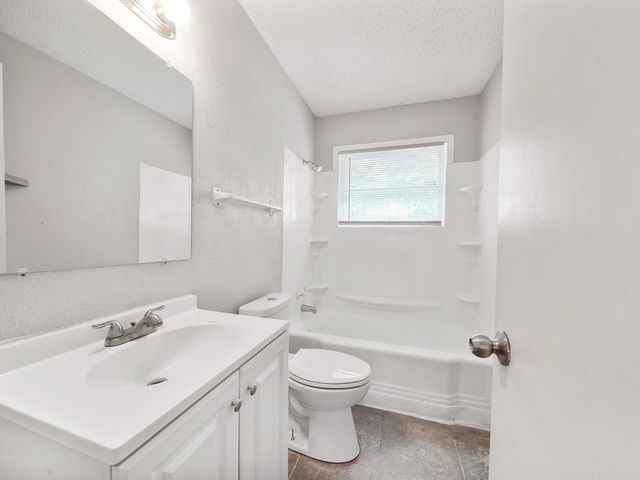 3006 14th Avenue N, Texas City, TX 77590