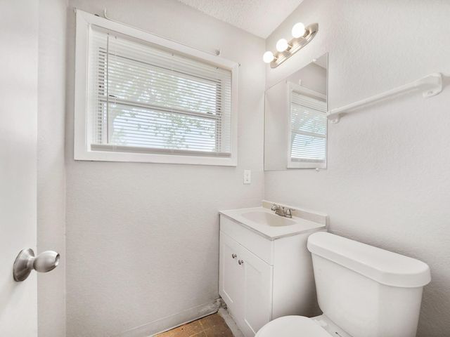 3006 14th Avenue N, Texas City, TX 77590