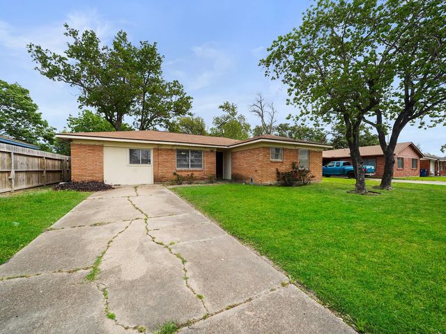 3006 14th Avenue N, Texas City, TX 77590