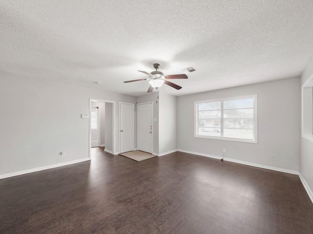 3006 14th Avenue N, Texas City, TX 77590