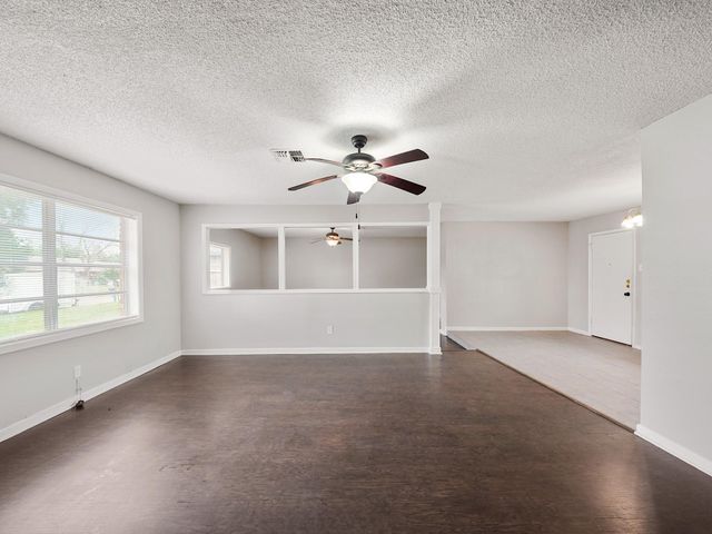 3006 14th Avenue N, Texas City, TX 77590