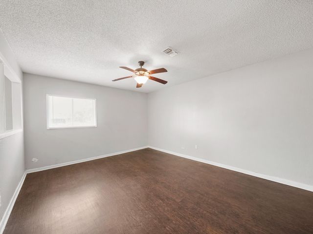 3006 14th Avenue N, Texas City, TX 77590