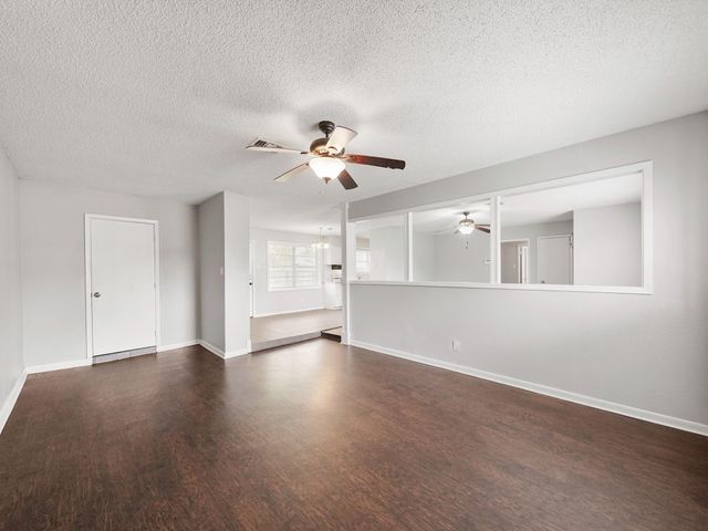 3006 14th Avenue N, Texas City, TX 77590