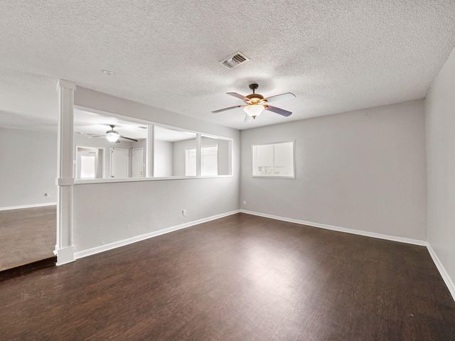 3006 14th Avenue N, Texas City, TX 77590