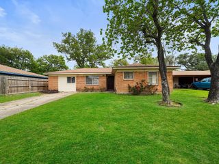 3006 14th Avenue N, Texas City, TX 77590