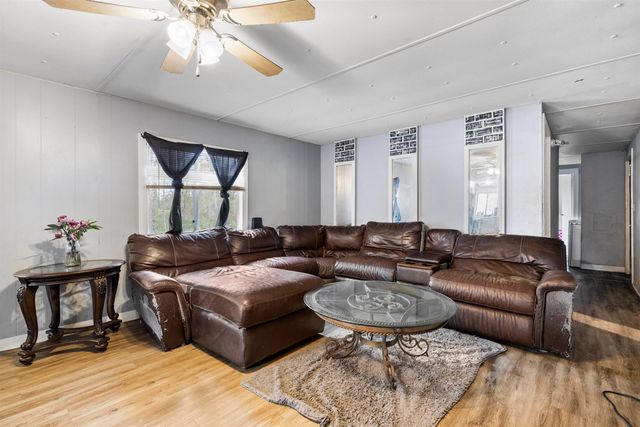 352 Parkwood St, Kilgore, TX 75662