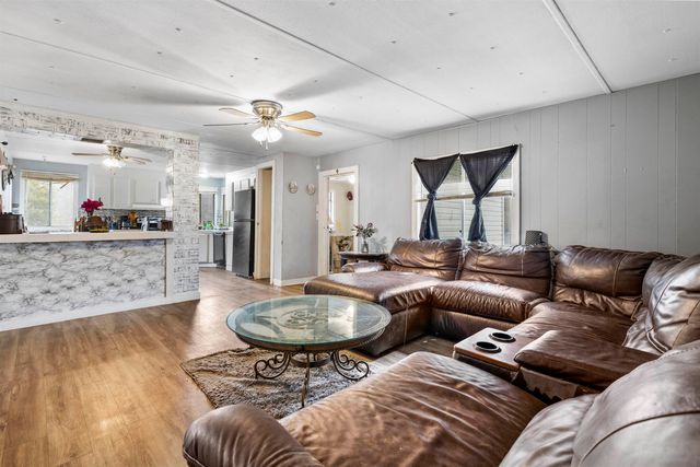 352 Parkwood St, Kilgore, TX 75662