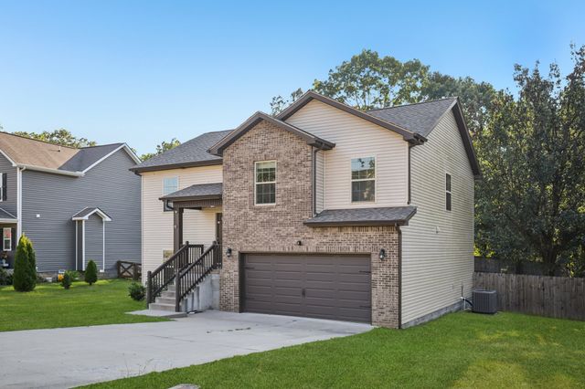 1864 Red Fox Trl, Clarksville, TN 37042