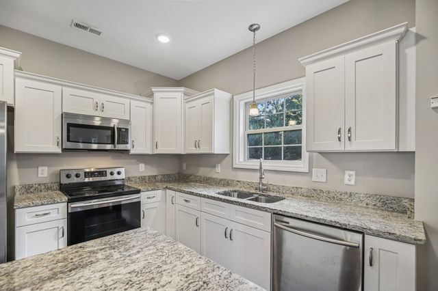 1864 Red Fox Trl, Clarksville, TN 37042