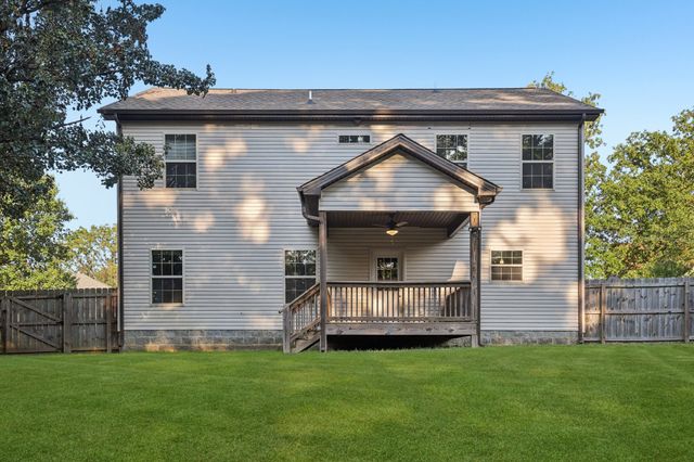 1864 Red Fox Trl, Clarksville, TN 37042