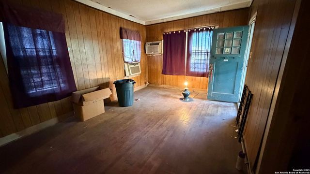 906 Canton, San Antonio, TX 78202