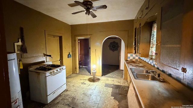 906 Canton, San Antonio, TX 78202