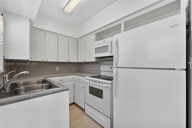 2508 Bay Dr 112, Pompano Beach, FL 33062