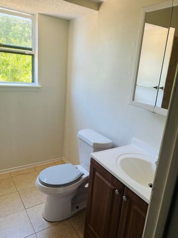 6320 Midway Road B, Springtown, TX 76082