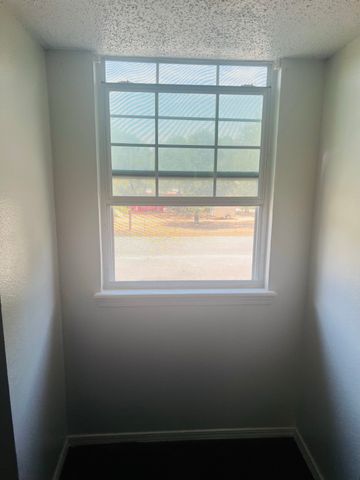 6320 Midway Road B, Springtown, TX 76082